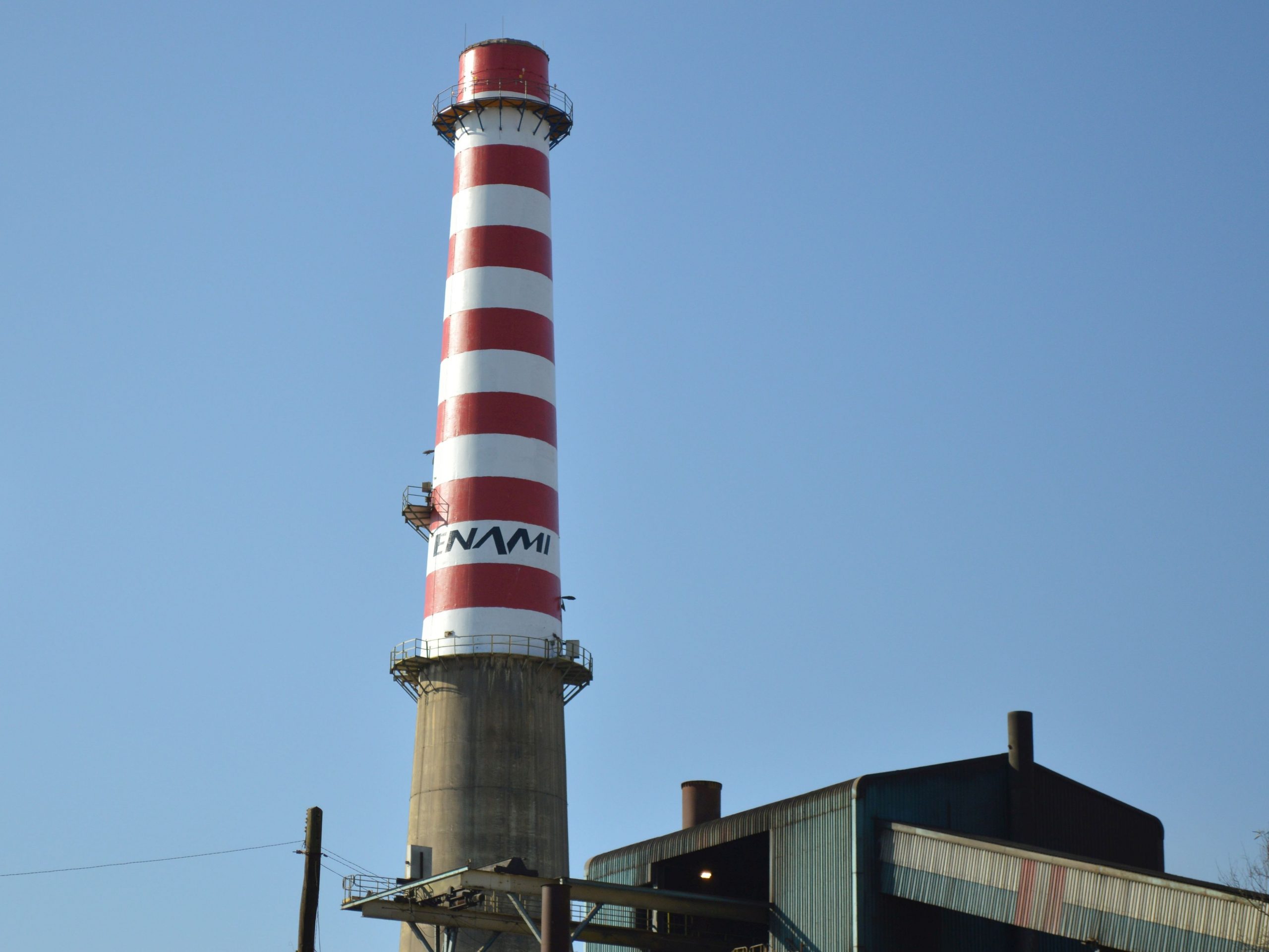 Chimenea de Fundición Hernán Videla Lira estrena nueva fachada